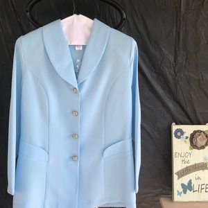 Versatile skirt suit never worn
